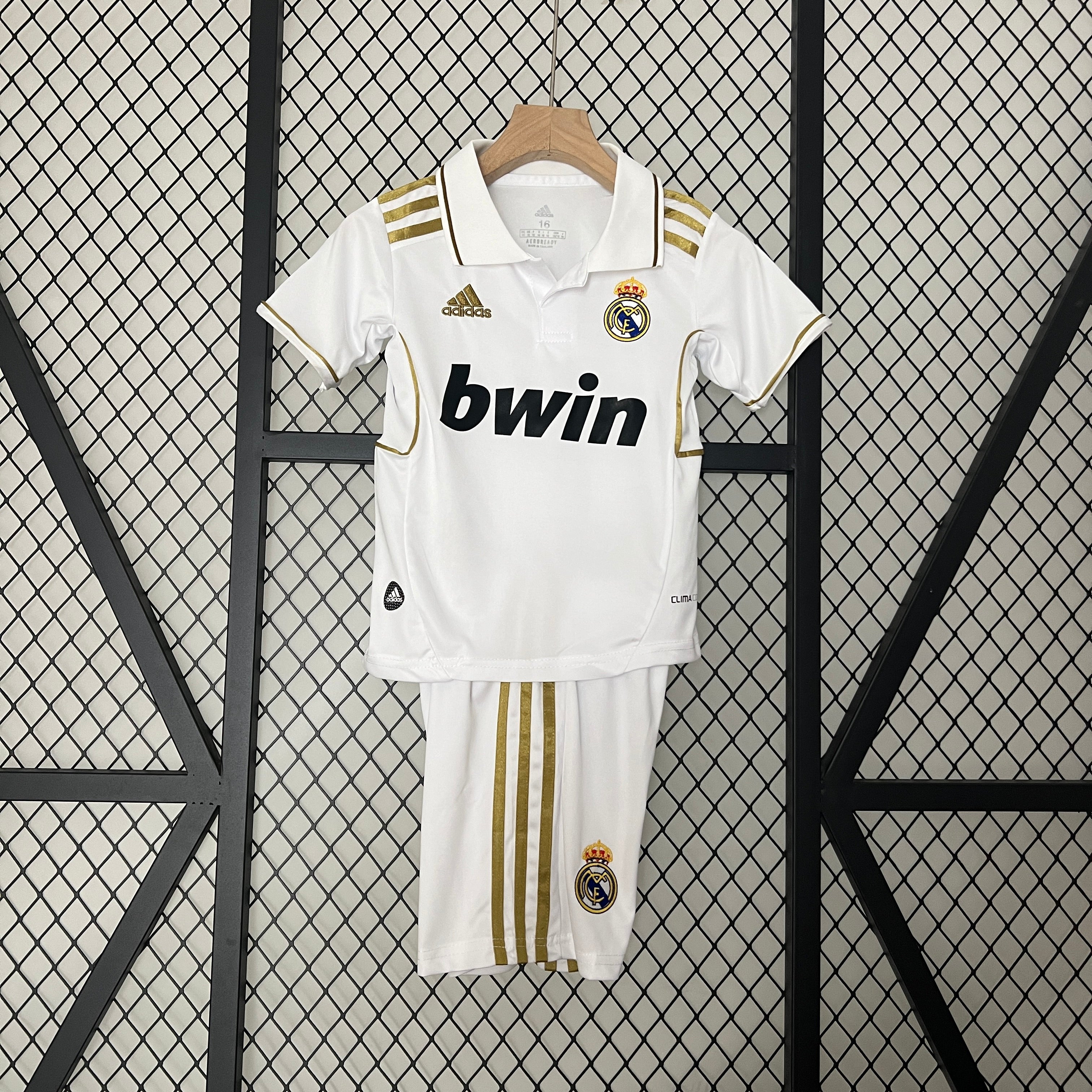 REAL MADRID 11/12 HOME KIT
